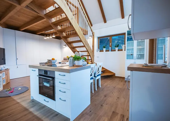 Semesterbostad Cozy House Claudia Zirovnica